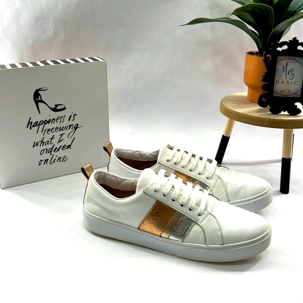 Kaanas Bristol Lace Up Sneaker w/Metallic Side Stripes, Size 8